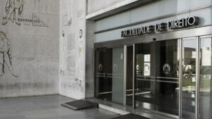 University student caught cheating “attacks lecturers”; bites colleague