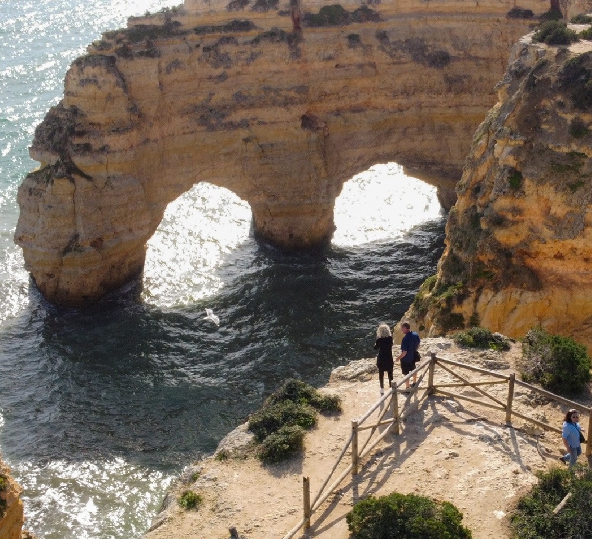 Lagoa scrambles to tackle overcrowding between Albandeira and Benagil