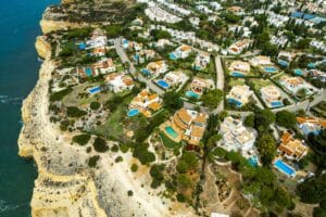 Algarve holiday FRAUD: “If it’s too good to be true, it is probably a scam”