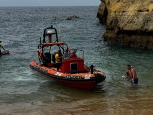 Two rescued from Benagil caves as authorities remind public of swimming ban