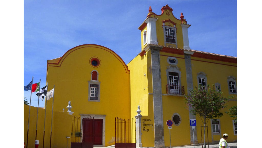 Convento de Nossa Senhora da Graça, now a pousada (hotel) - Photo Jérôme Bon Wikipedia