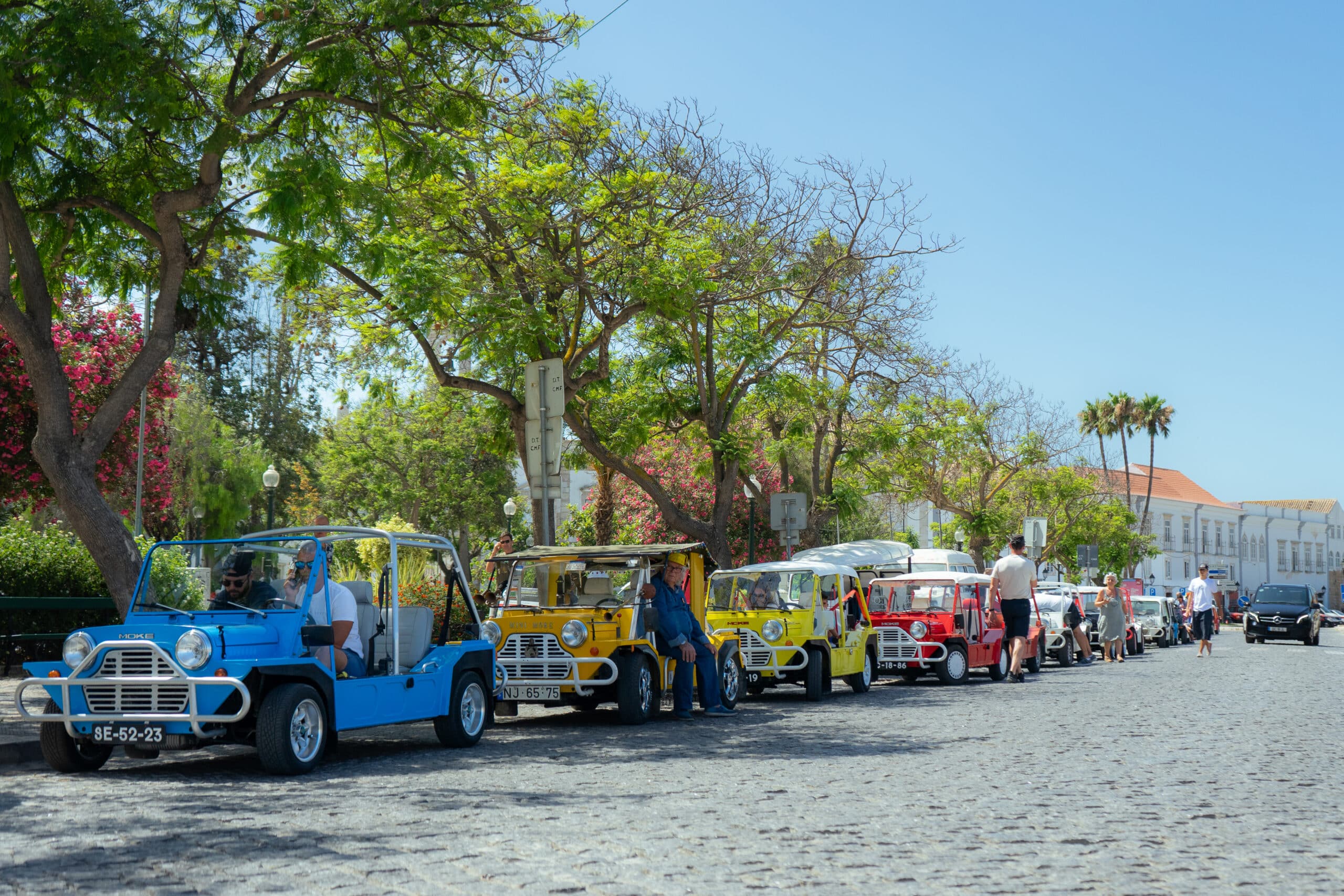 Algarve hosts “largest gathering of Mini-Mokes ever in Portugal”