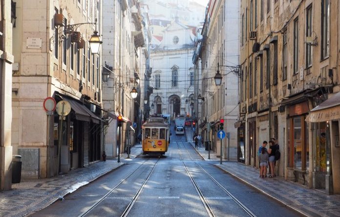 Shopkeepers in downtown Lisbon suffer “robberies every day”