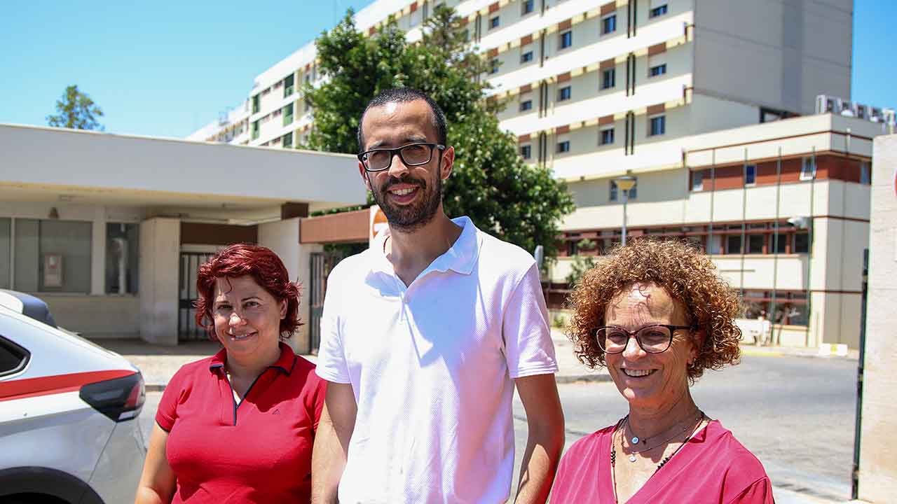 Health professionals in the Algarve are suffering from overwork, and difficulties. Image: Jornal Barlavento