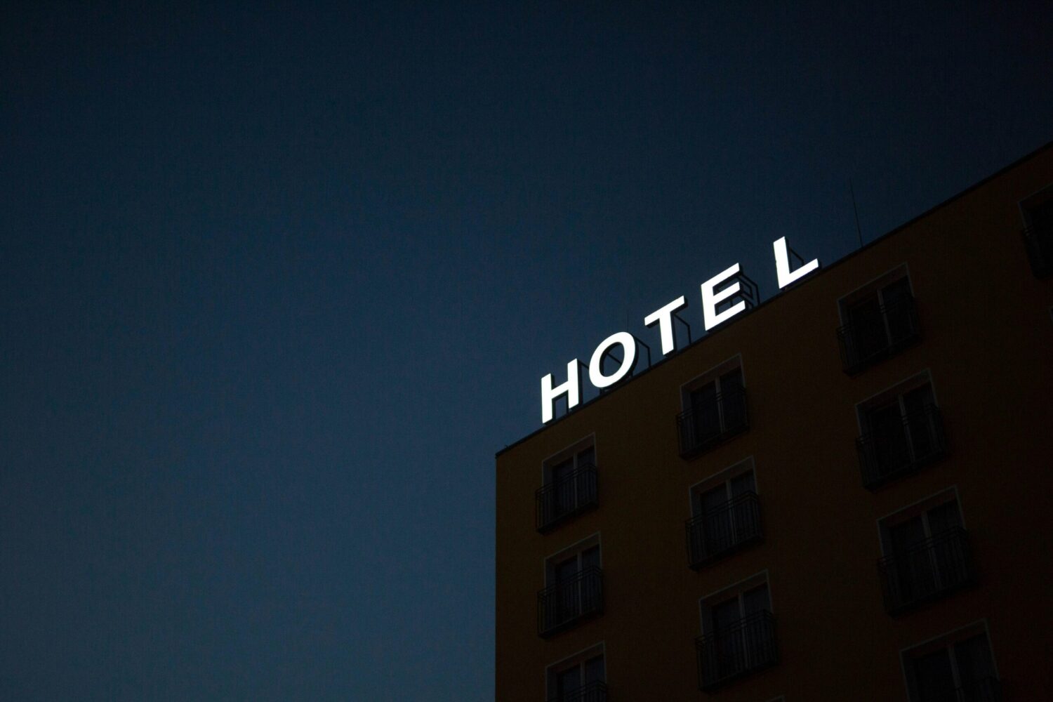 Hotel (Marten Bjork-unsplash)