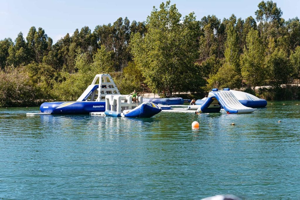 Hundreds of children and teenagers visit this attraction every day during the summer months, says tabloid Correio da Manhã