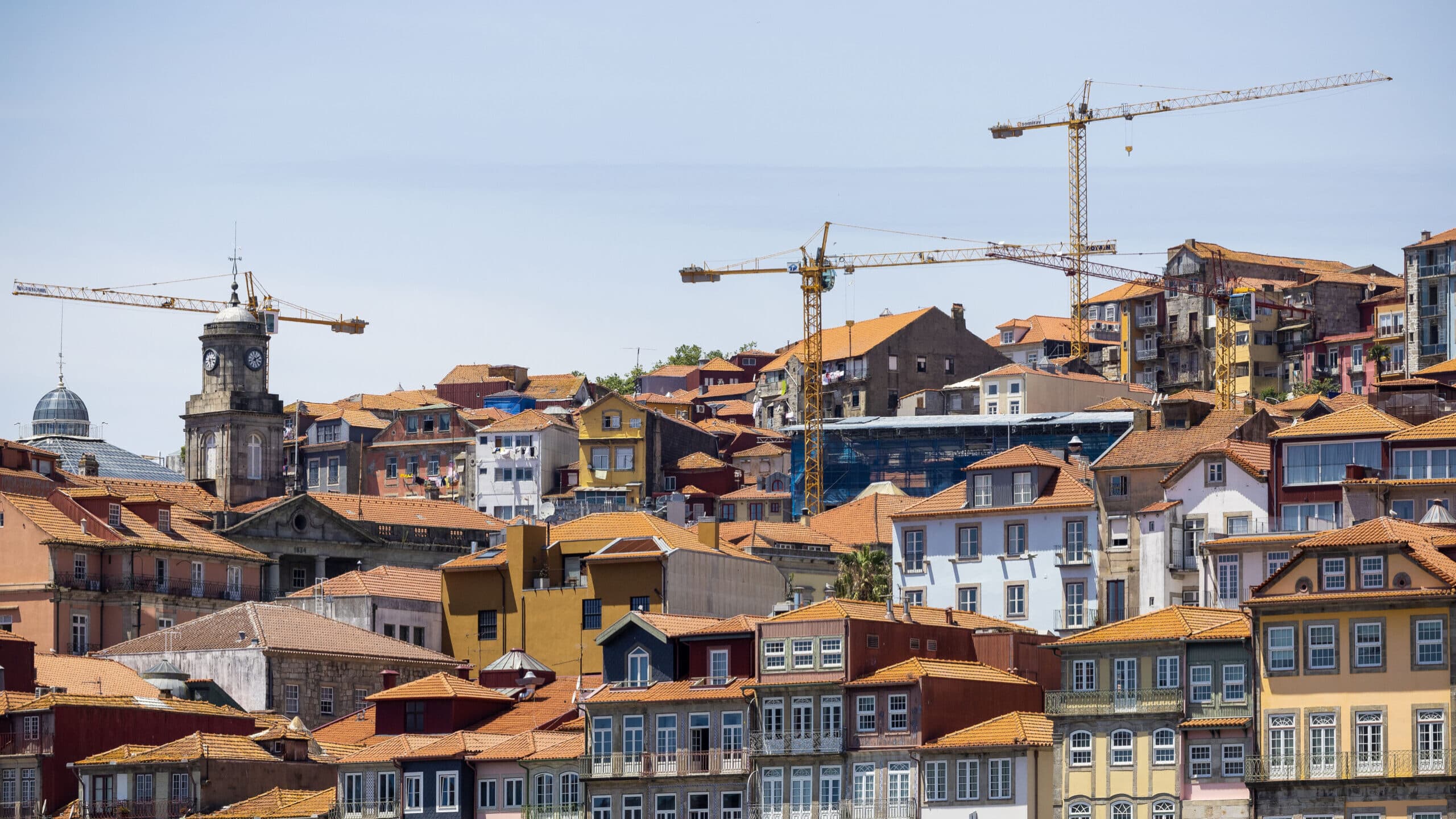 Image of house building ongoing in Porto: JOSÉ COELHO/LUSA