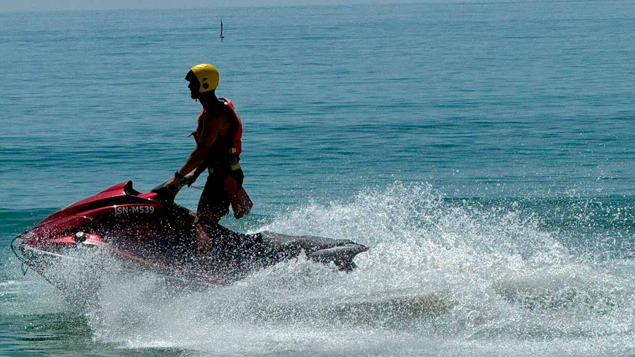 SeaWatch Project crew rescues children in Cacela Velha
