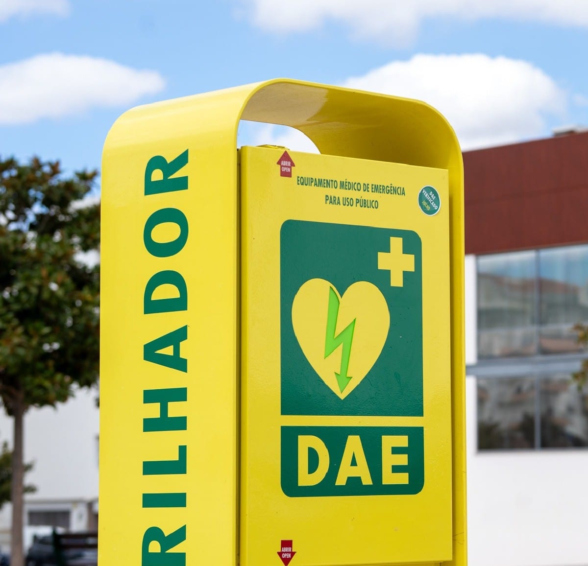 Lagoa expands life-saving defibrillator network