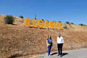 New sign on A2 welcomes visitors to Algarve
