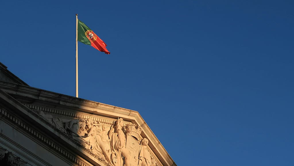 Portugal flag (Daniela-unsplash)