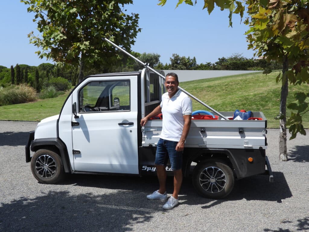 The Pool Car - Dário