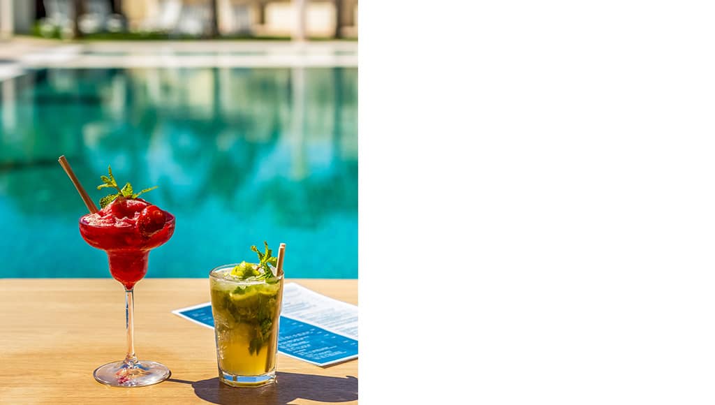 Two cocktails served by the pool of the Bricia Du Mar Hotel in Ferragudo