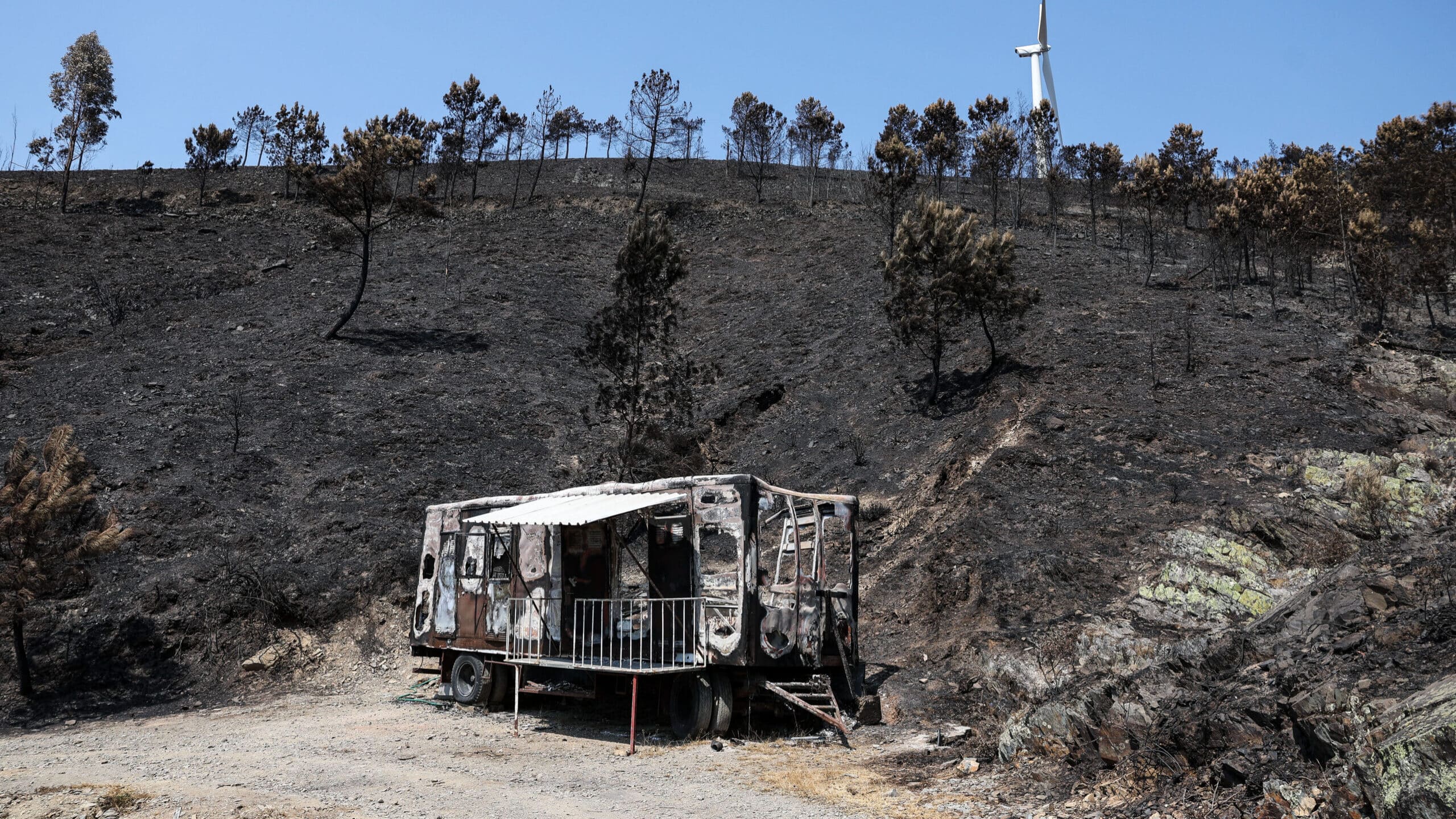 A mobile home destroyed in the fire that spead to Serra de Lousã last week. Image: PAULO NOVAIS/LUSA