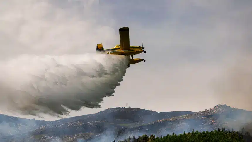 Wildfire updates: Seven active fires as of midday; “worst situation” in schist village of Piódão