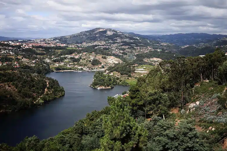Archive Lusa image of the river now so used by recreational boats and jet-skis during the summer