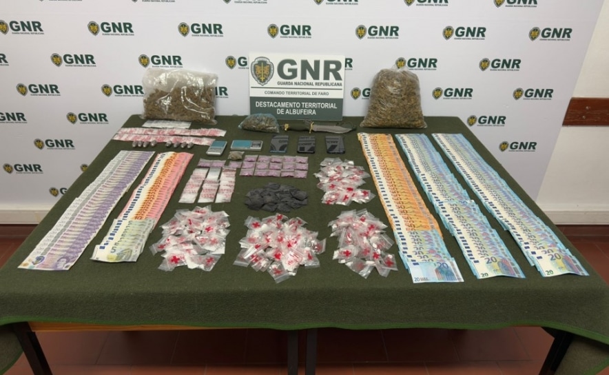 img141968774GNR-Faro--18-detidos-e-apreenso-de-mais-de-3-000-doses-de-estupefacientes-3