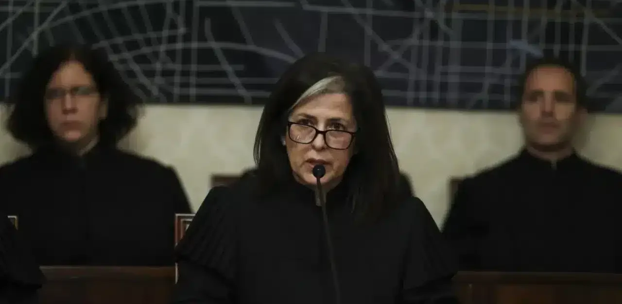 Judge Maria Benedita Urbano is among a number who see nothing wrong with the Foreigners' Law. Yesterday's decision "shows itself to be oblivious to (or does not take due consideration of) the "current socioeconomic reality of the country, with vital sectors, such as health, housing and education, at risk of collapse".