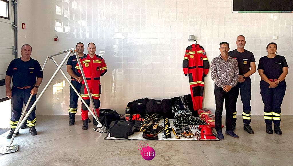 Photo of Lagos Bombeiros (firefighters) with some of the equipment donated by Lagos Intermarché