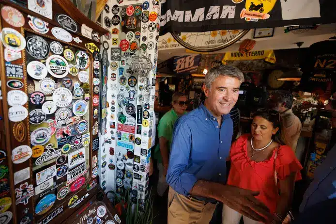 On Portugal's longest road, joining Trás-os-Montes in the north to the Algarve, José Luís Carneiro is still not as popular as he would like to be. Image: Pedro Sarmento Costa/ Lusa