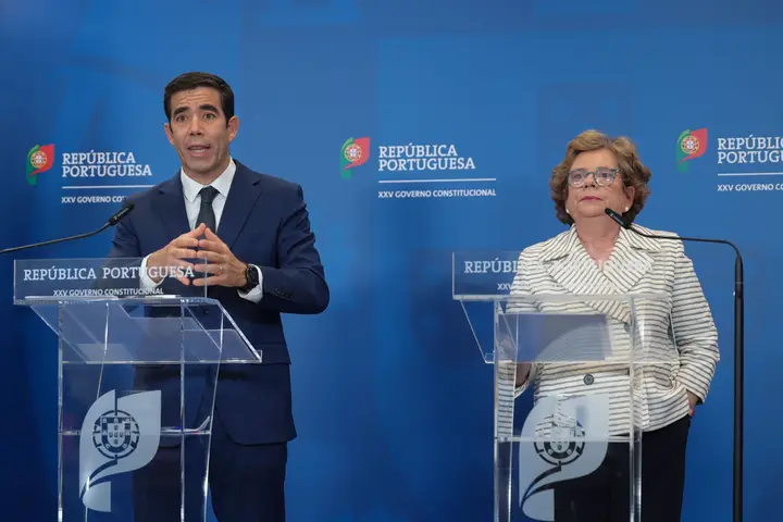 Leitão Amaro speaking today, following the weekly Council of Ministers. Image: Manuel de Almeida/ Lusa