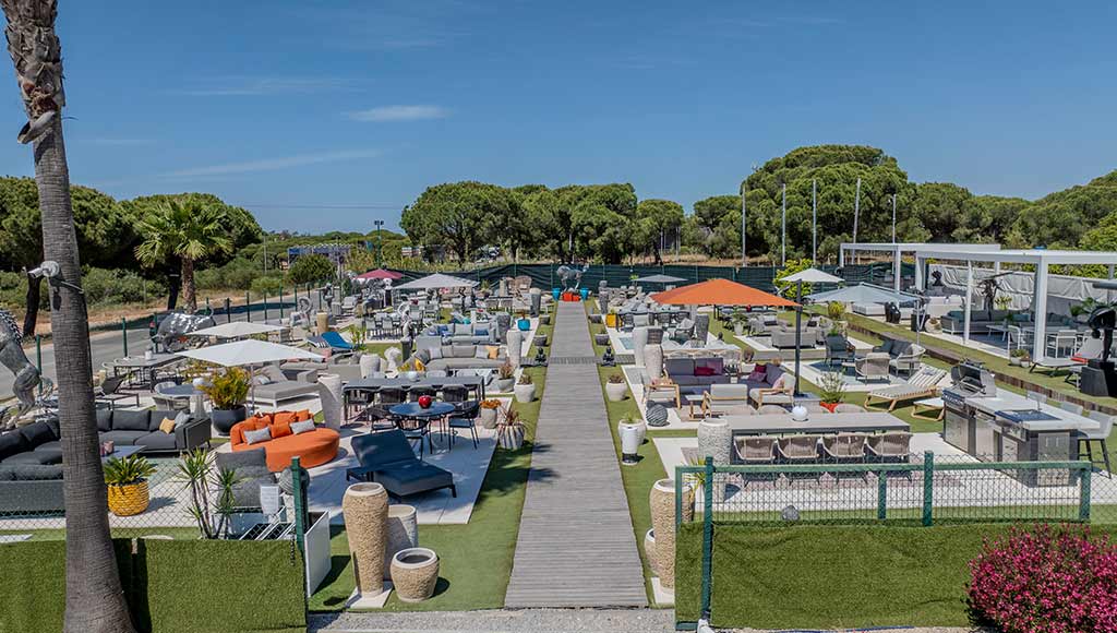 Photo of one StatusConcept showroom in the Algarve with furniture for outdoor spaces