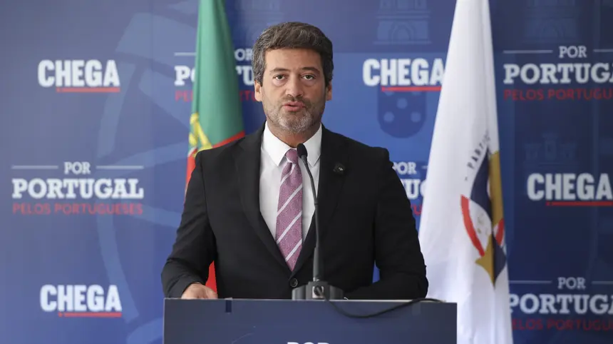 He may not know the difference between a citizen and a hamburger, but André Ventura and his right wing party CHEGA are winning with the Portuguese electorate. Image: Miguel A Lopes/ Lusa