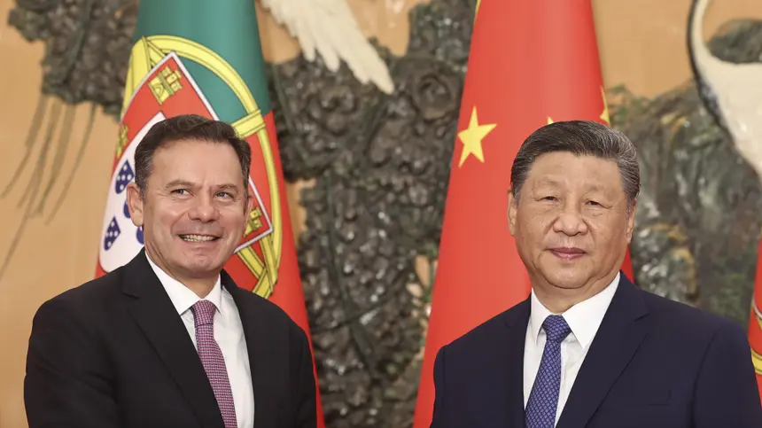 PM (left) in Beijing today with President Xi Jinping. IMage: António Cotrim/ Lusa