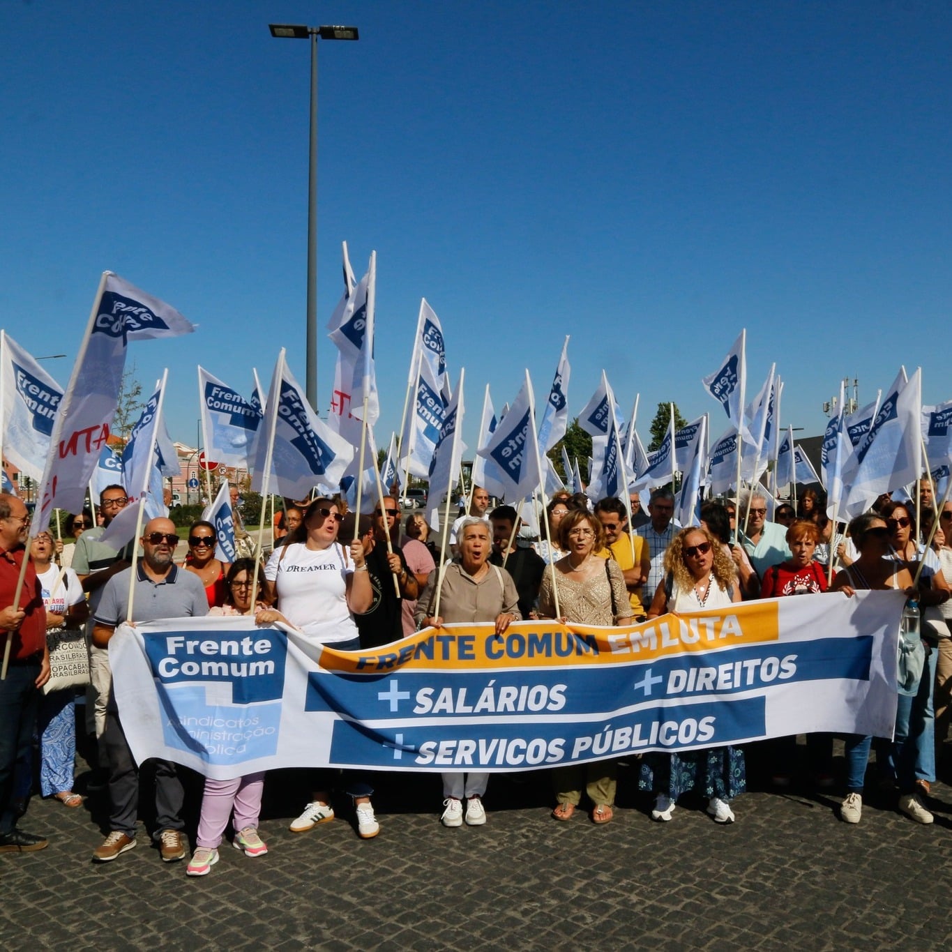 Frente Comum is adamant that it wants a great deal more than an extra €60 per year. Image: https://www.facebook.com/frentecomum.oficial