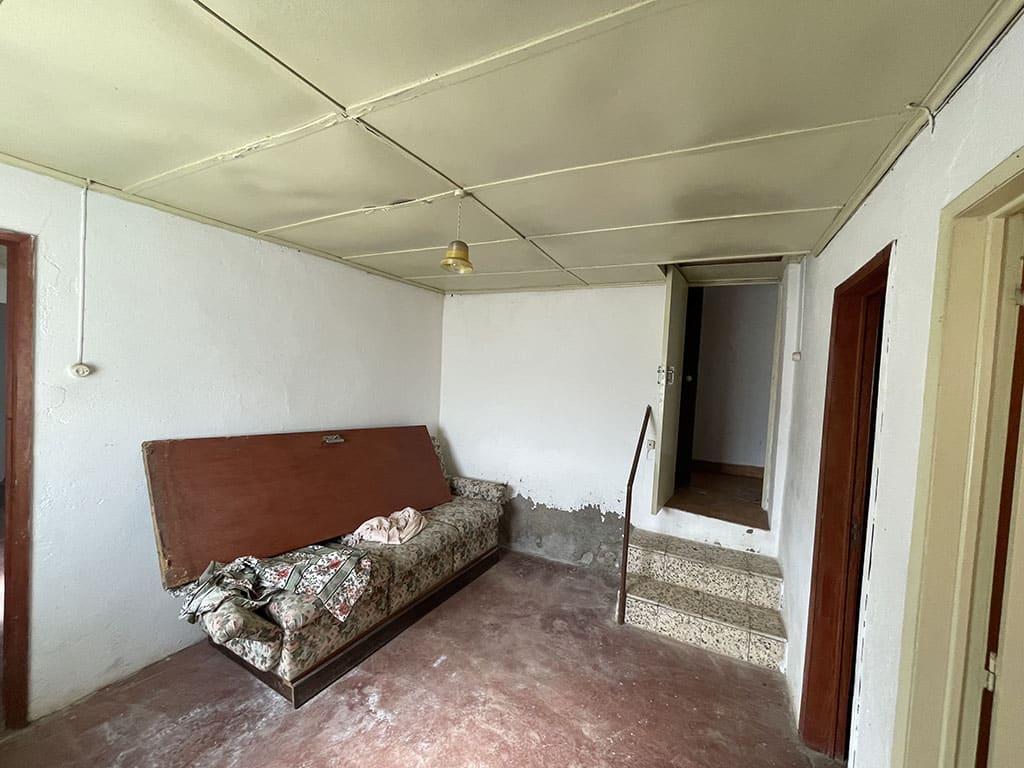 A chipboard ceiling in a 16th-century building