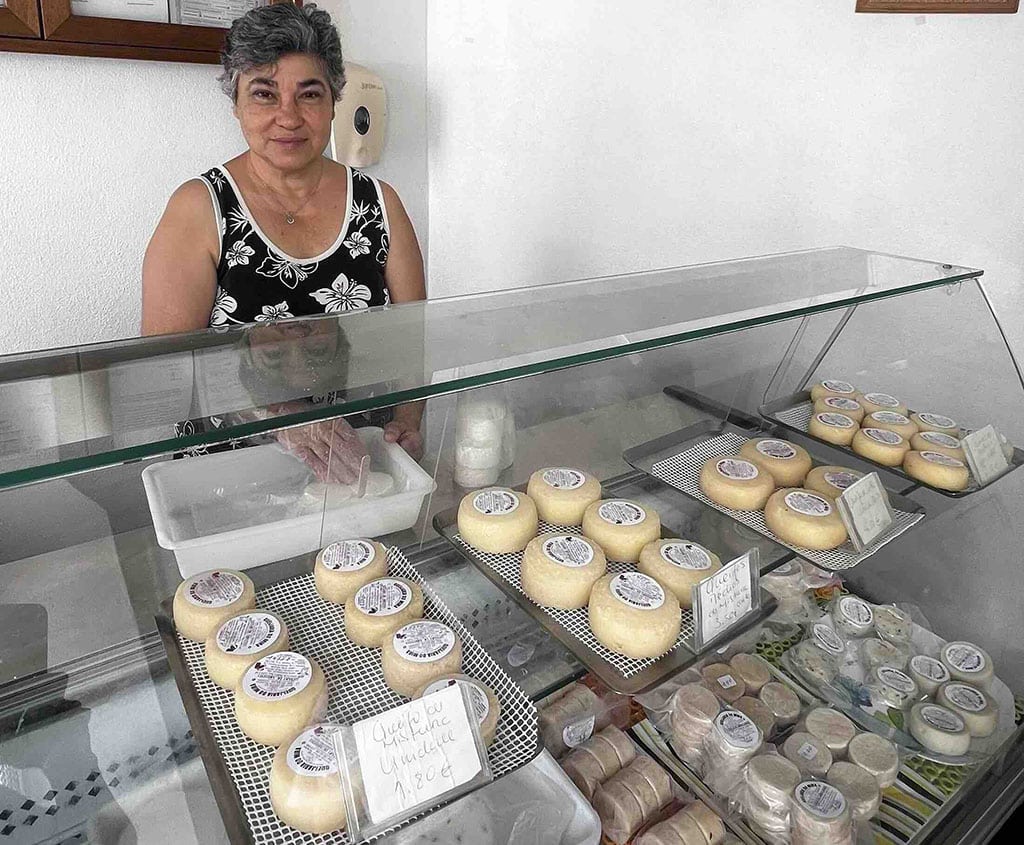 Blessed be the cheesemaker: Queijaria do Mira - soft goat’s cheese for breakfast
