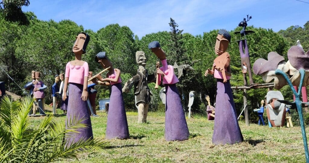 Deodato dos Santos' sculptures - Photo CM Lagos