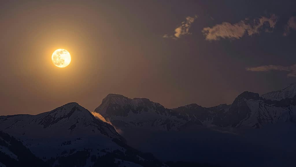 Moon (nathanael-desmeules-unsplash)