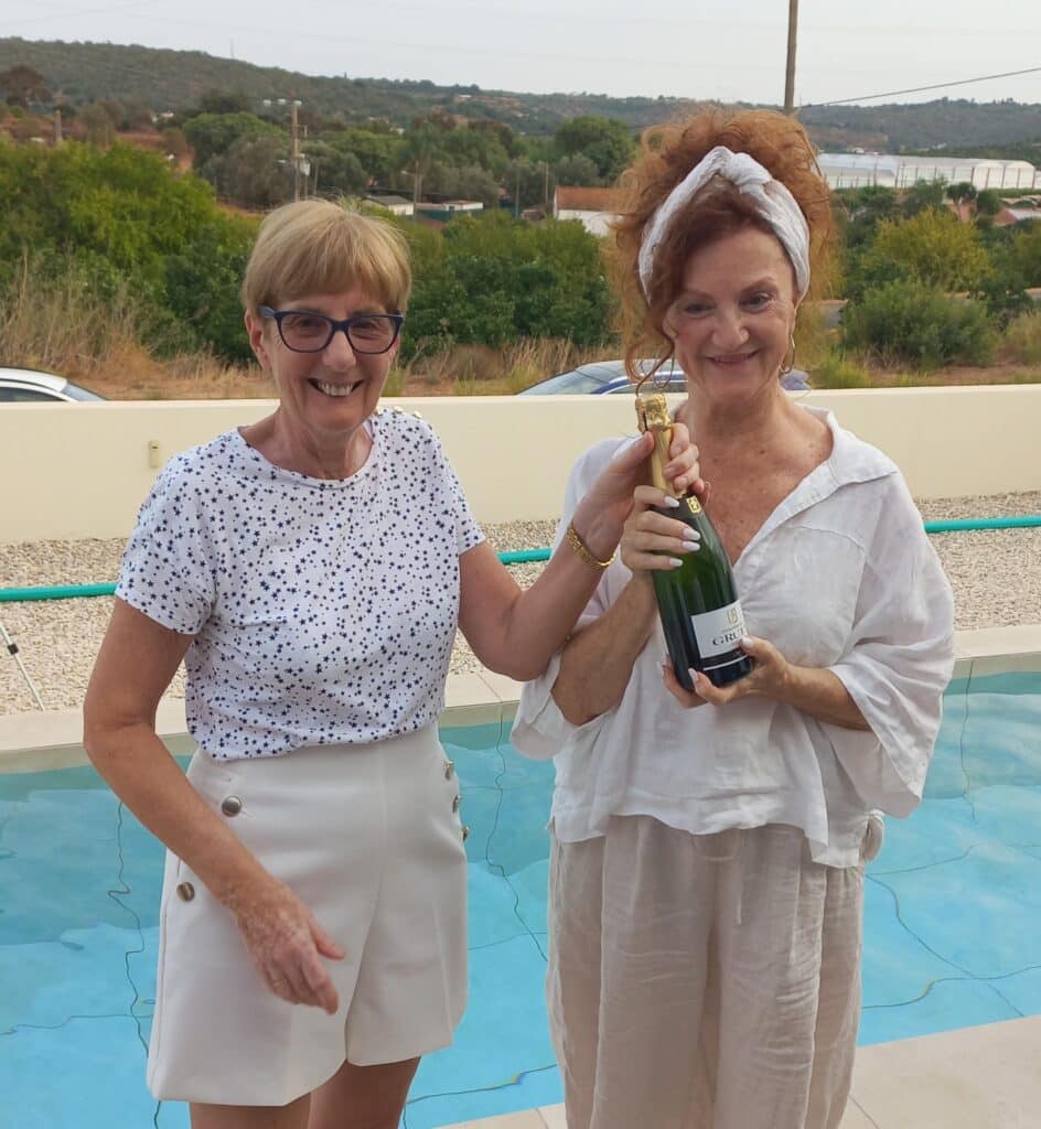 President Pam Winn and the winner Elke Beckmann
