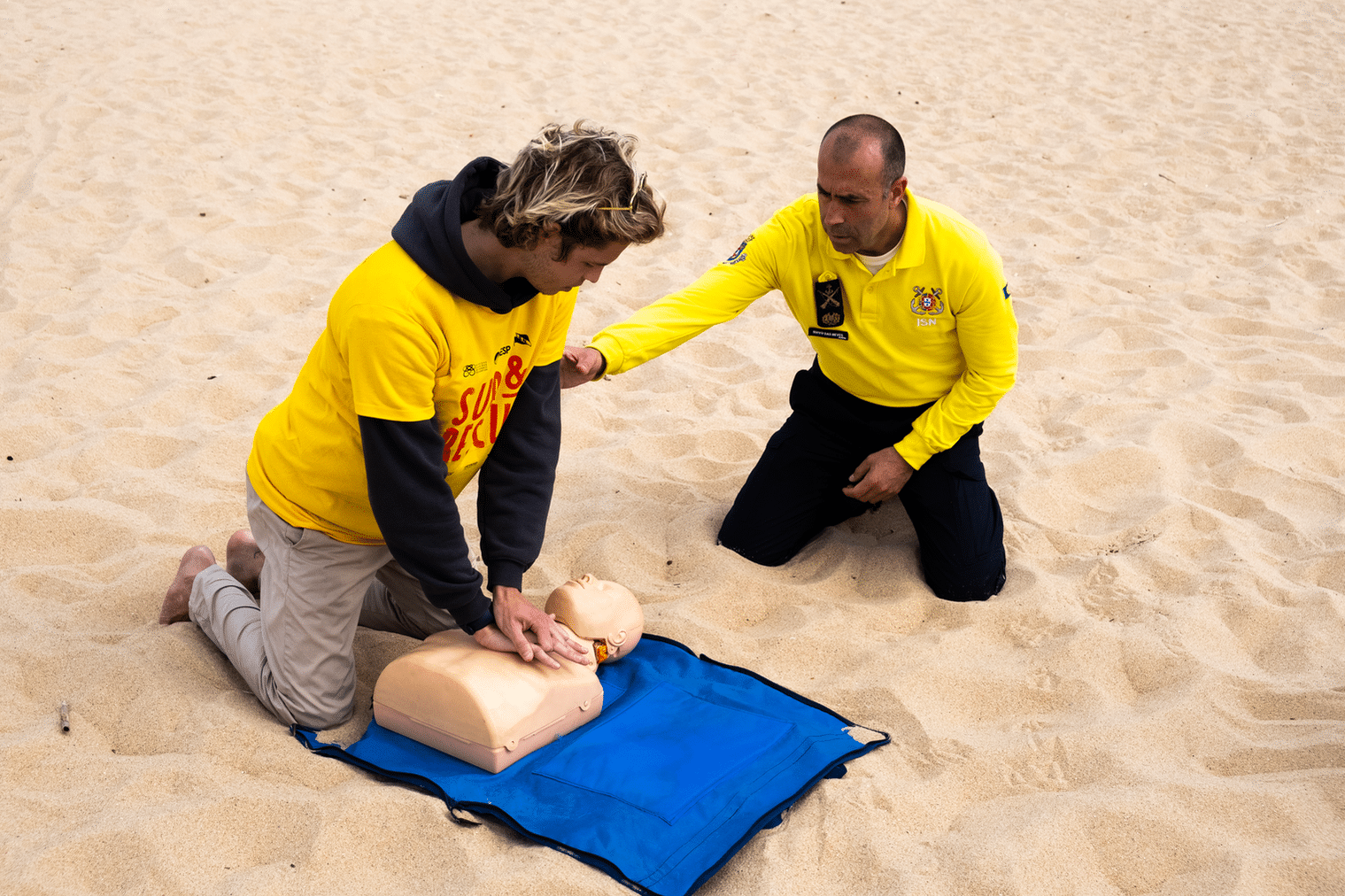 Rescue trains Algarve surfers to save lives
