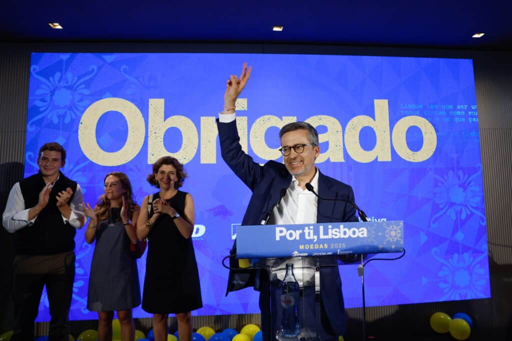 Carlos Moedas, candidate of the coalition PSD/IL/CDS for Lisbon City Council, delivers his victory speech during election night, October 12, 2025 - Photo: EPA/António Pedro Santos