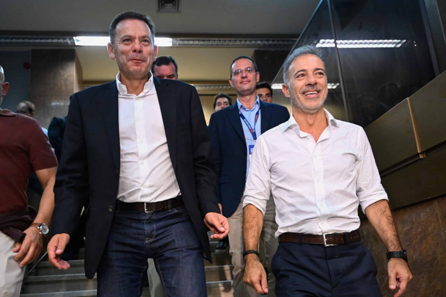 Prime Minister Luís Montenegro (left), who is also the President of the Social Democratic Party (PSD), with Pedro Duarte, elected mayor of Porto in last Sunday’s local elections - Photo: Fernando Veludo/LUSA