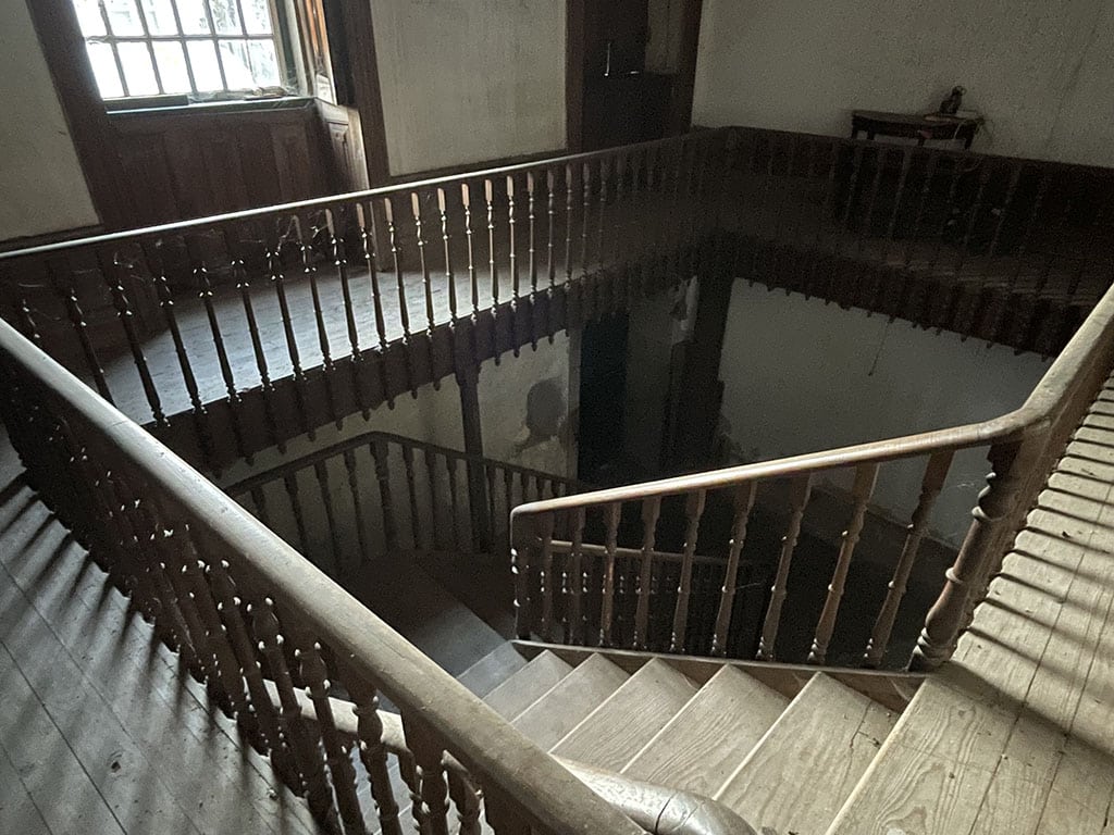 18th-century wooden stairway - fix, don’t replace