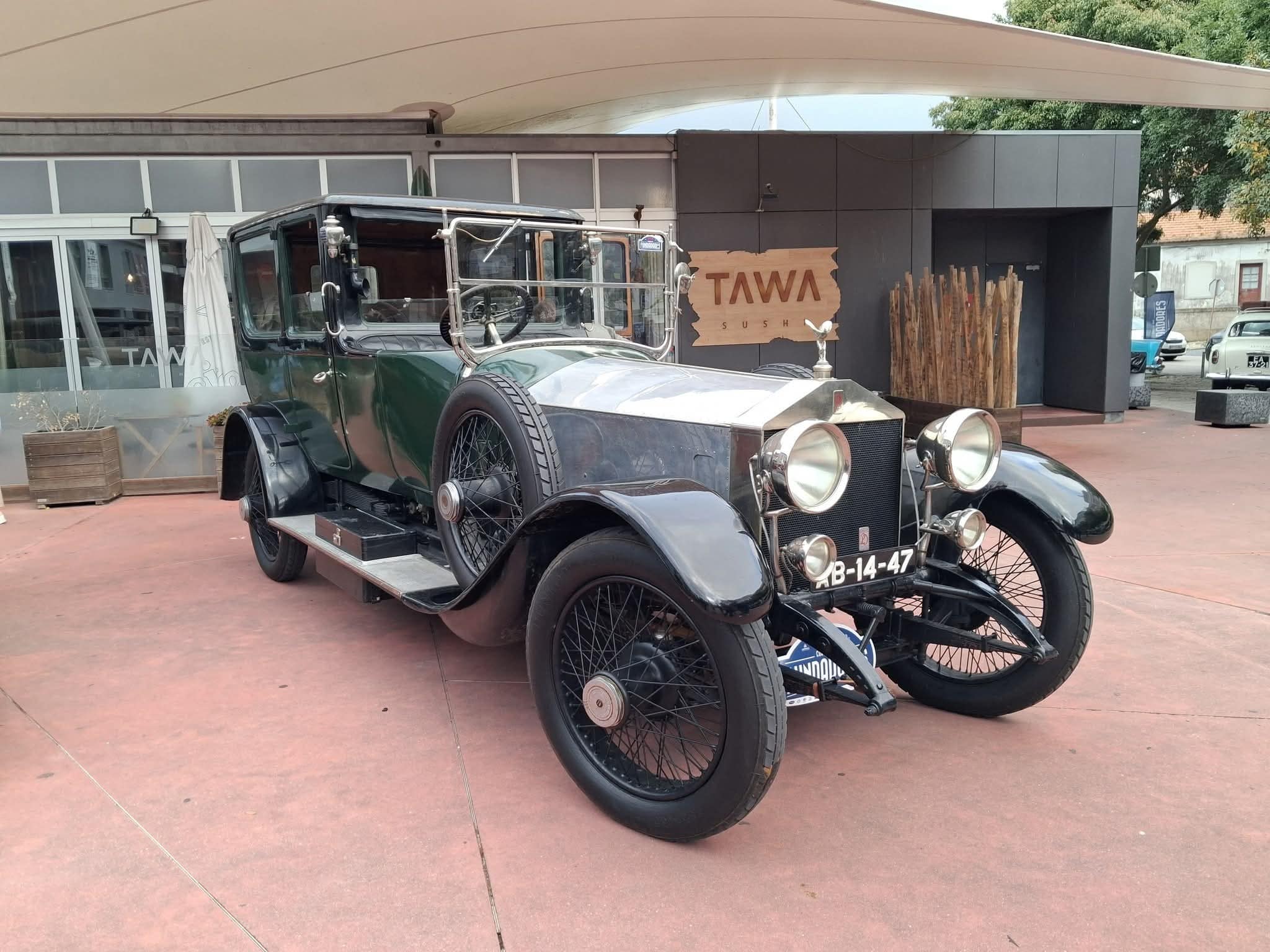 Doh! Vintage 1920 Rolls Royce “destroyed” during transport beneath A1 underpass