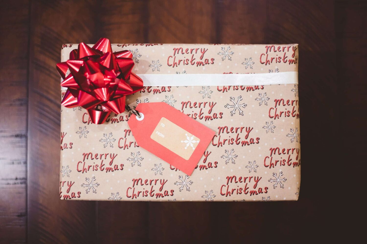 Christmas gift (Ben White-unsplash)