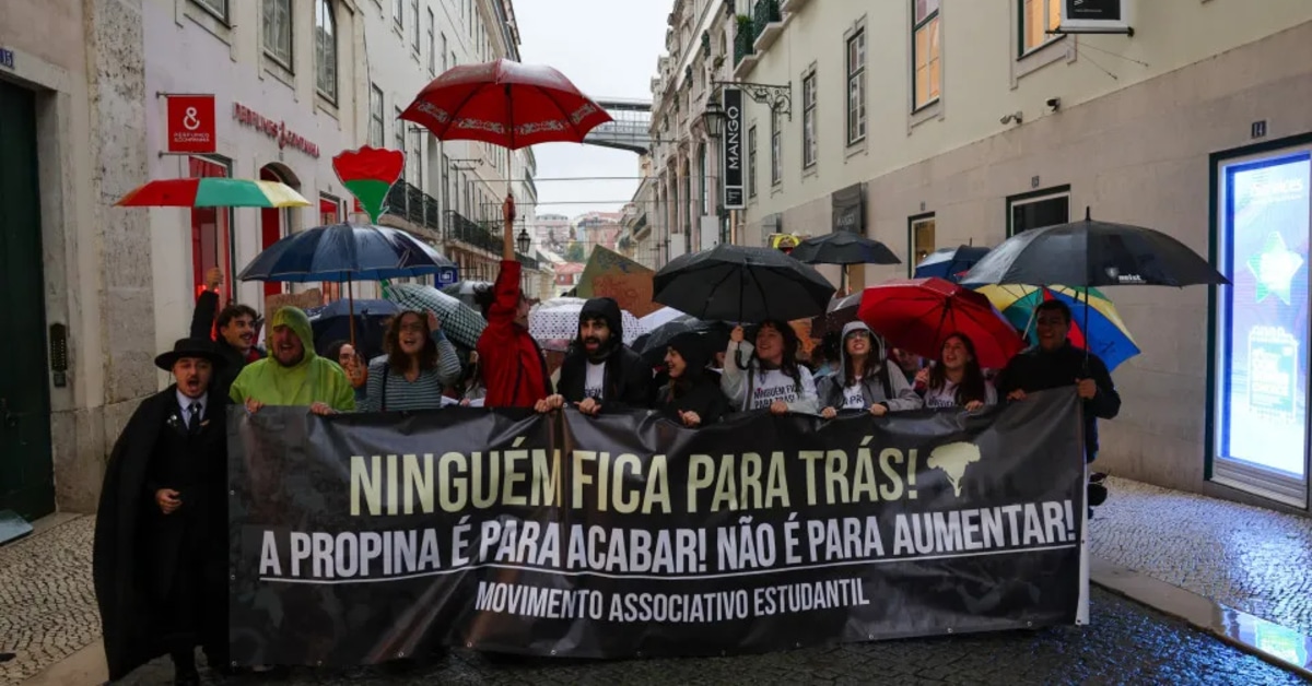 Hundreds of students brave rain to protest over tuition fees