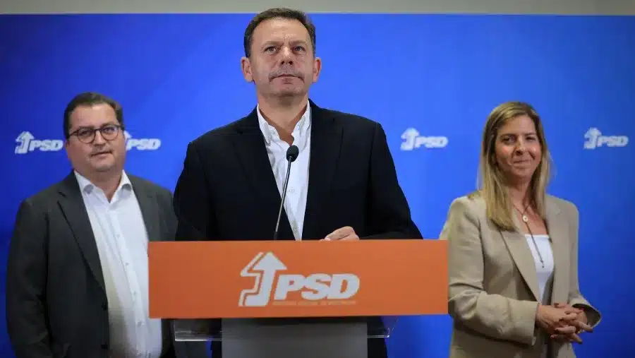 Extremely satisfied: PM yesterday in Porto: Image: Lusa