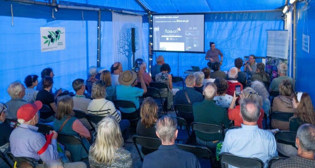 One of the free talks at the Autumn Mediterranean Garden Fair - Photo Eric Roth