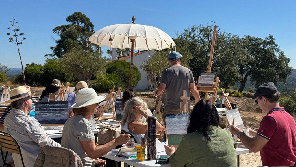 Deck paint: landscape painting on the calçada