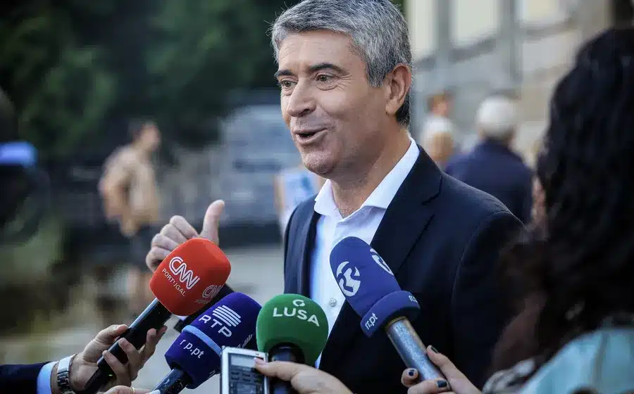 PS leader's strategy designed to ensure Portugal's political stability. Image of José Luís Carneiro: José Coelho/ Lusa