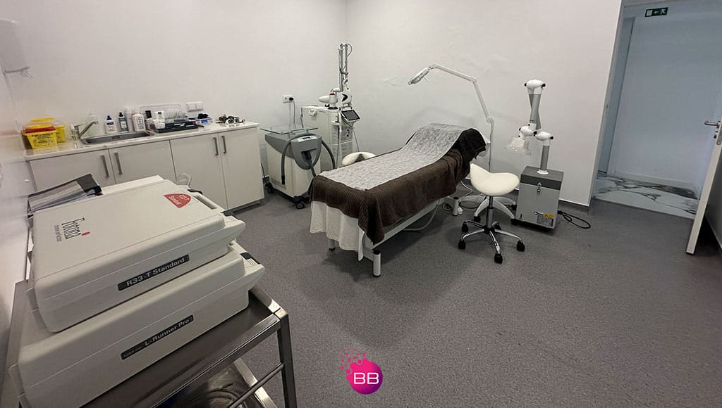 Photo of the inside of a treatment room at Medicalaser Clinic