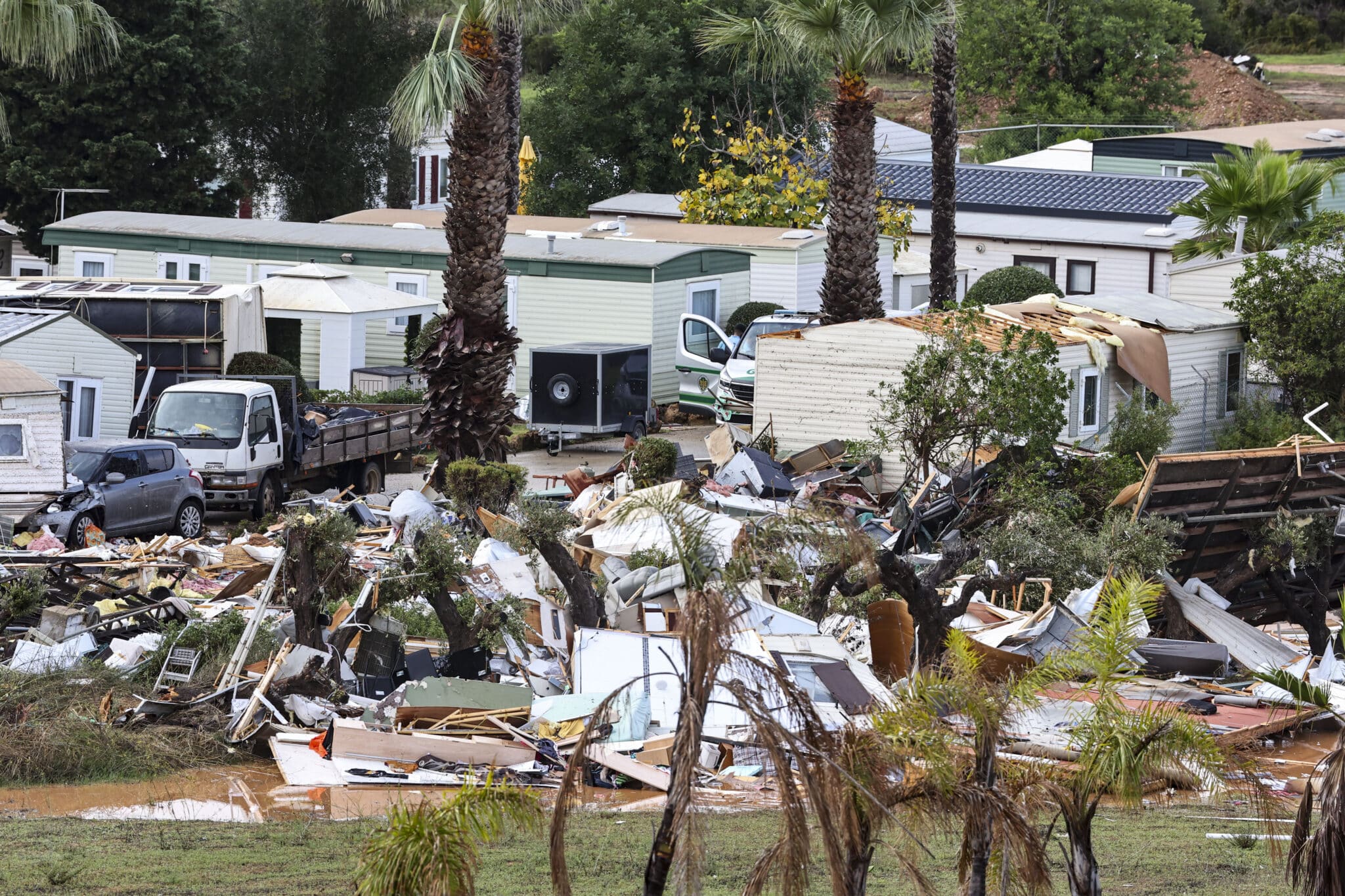 Campsite destroyed after extreme wind phenomenon in Albufeira