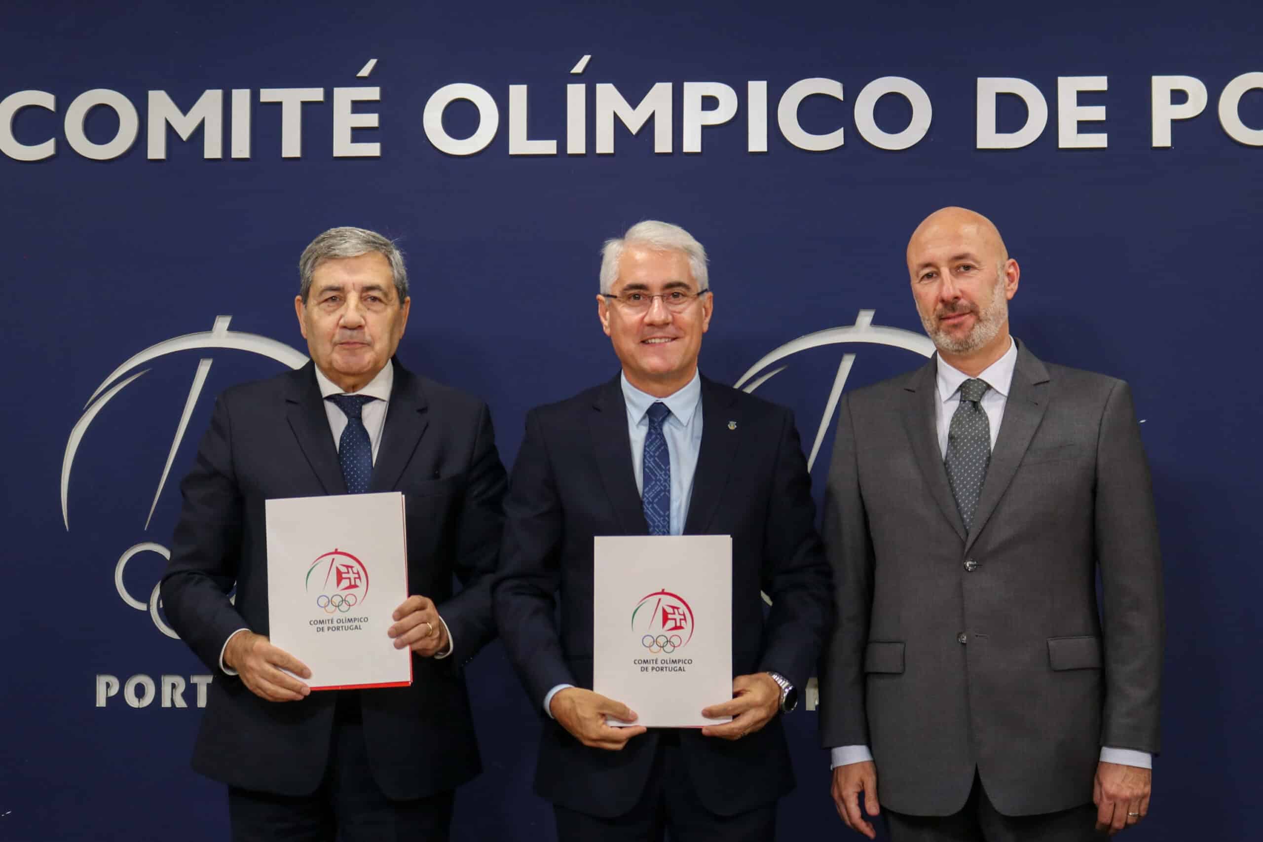 From left to right: Fernando Gomes, president of the Portuguese Olympic Committee; Álvaro Araújo, mayor of Vila Real de Santo António; and Pedro Farromba, member of the executive committee of COP