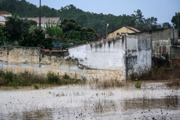 Elderly couple die as home floods in Fernão Ferro