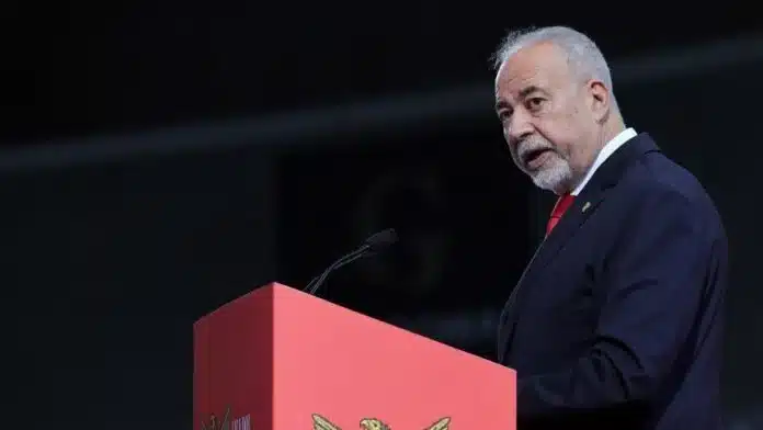 Firefighter chief António Nunes: image: Estela Silva